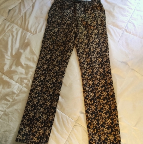 Levi's flower print skinny jeans. New. Size 6. - Picture 13 of 16